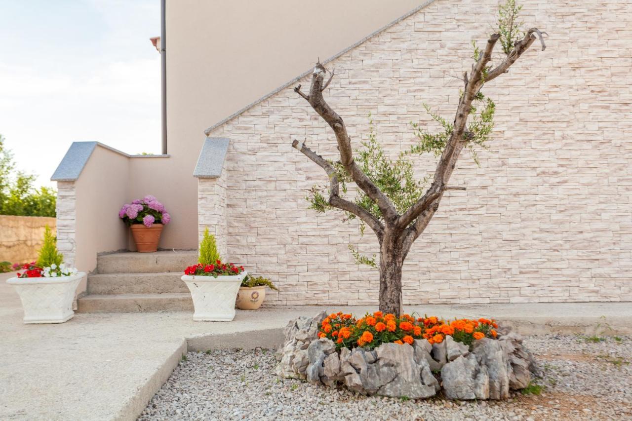 Apartments Didi Omišalj المظهر الخارجي الصورة